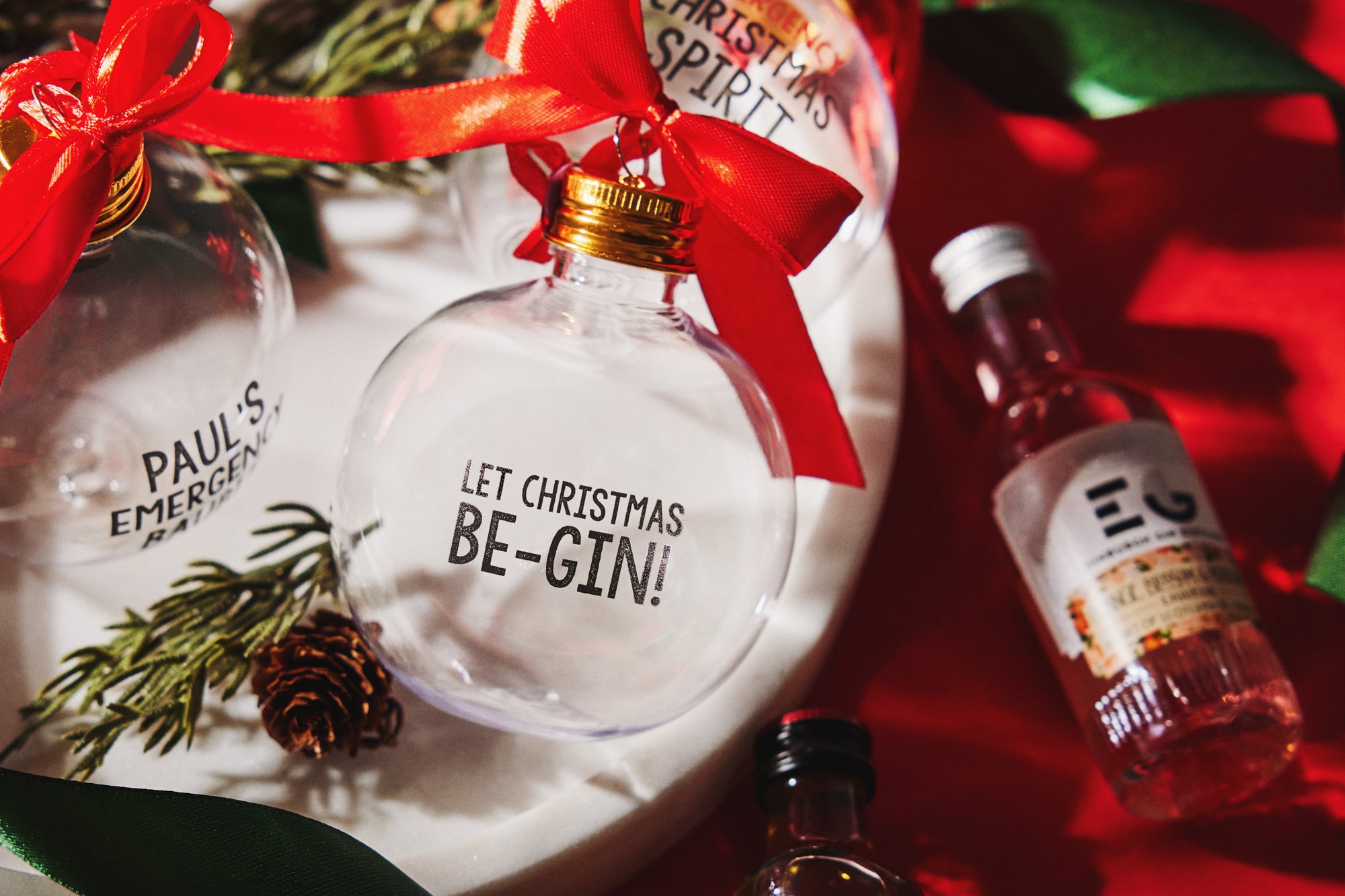 Let Christmas Be-Gin Bauble – Funny Fillable Gin Gift